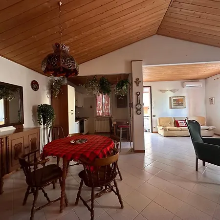 130m2 3min Walk To - Ac - Il Lupo Affitta Apartmán