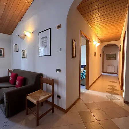 130m2 3min Walk To - Ac - Il Lupo Affitta Apartmán *