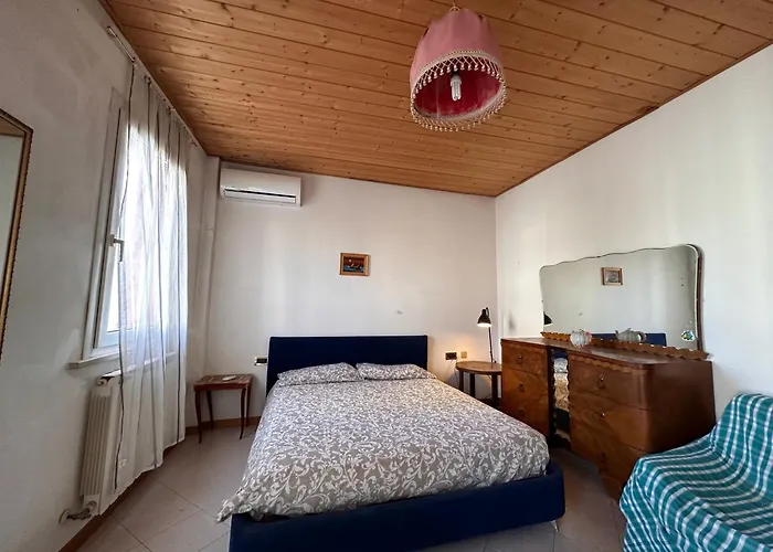 130m2 3min Walk To - Ac - Il Lupo Affitta Apartmán *