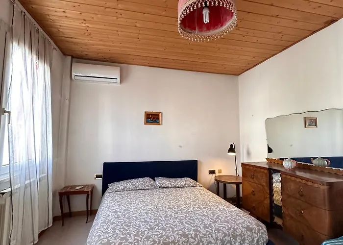 130m2 3min Walk To - Ac - Il Lupo Affitta Appartamento